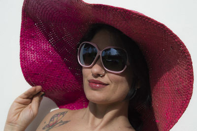 Close-up portrait of young woman in sunglasses