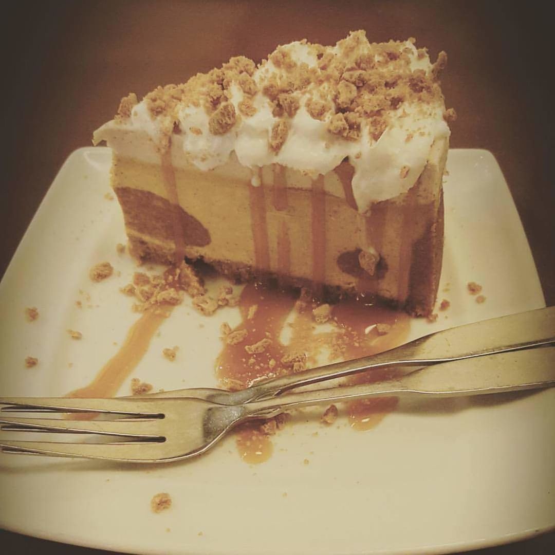 CLOSE-UP OF ICE CREAM IN PLATE