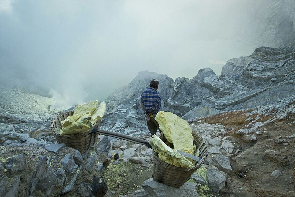 PANORAMIC VIEW OF MOUNTAIN AGAINST SKY