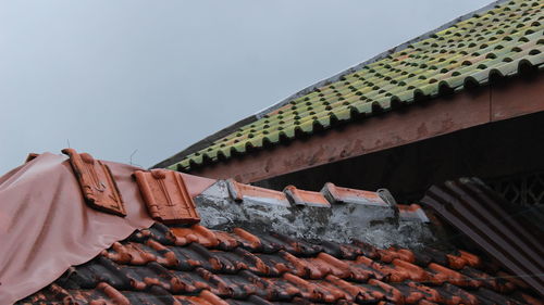 Low angle view of clothes drying on roof against building