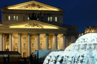 Bolshoi theatre in moscow lit up at night