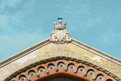 Low angle view of statue of building against sky colon market valencia 