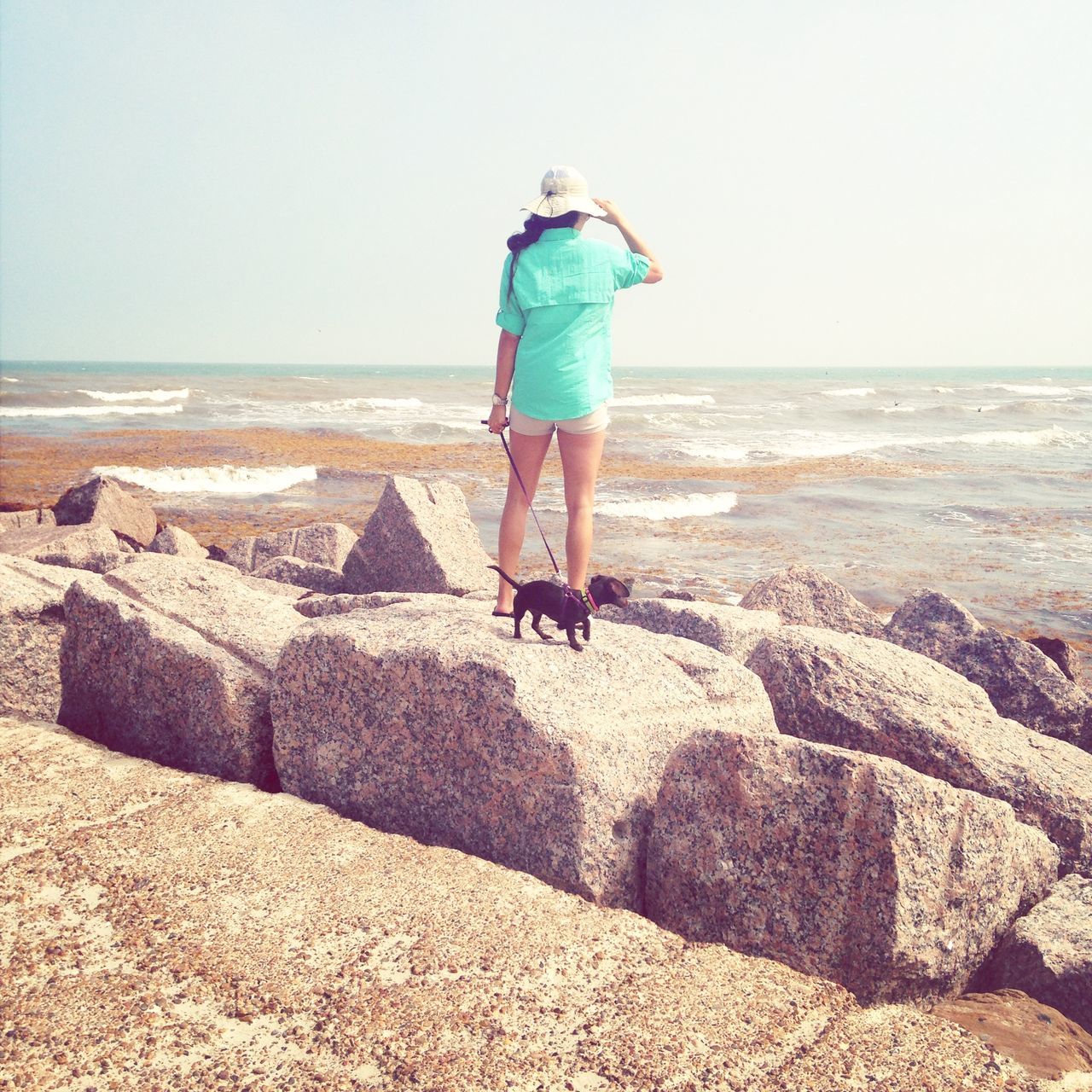 horizon over water, sea, beach, shore, clear sky, full length, rear view, sand, water, lifestyles, leisure activity, casual clothing, standing, copy space, sky, vacations, tranquility, beauty in nature