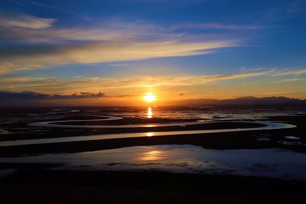 SCENIC VIEW OF DRAMATIC SKY OVER SEA DURING SUNSET