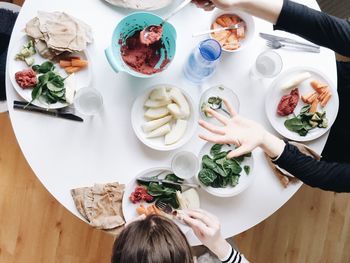 Two people eating lunch