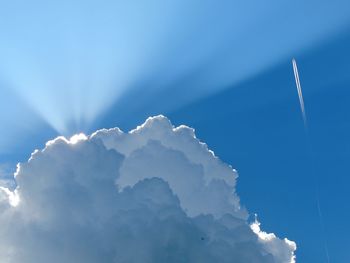 Low angle view of vapor trail in sky