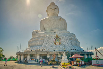 Statue against sky