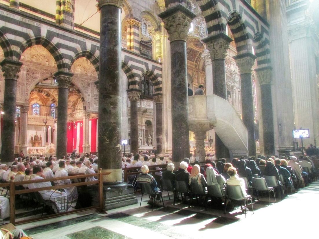 religion, place of worship, spirituality, indoors, church, large group of people, person, men, architecture, built structure, temple - building, lifestyles, praying, cultures, crowd, cathedral, tradition