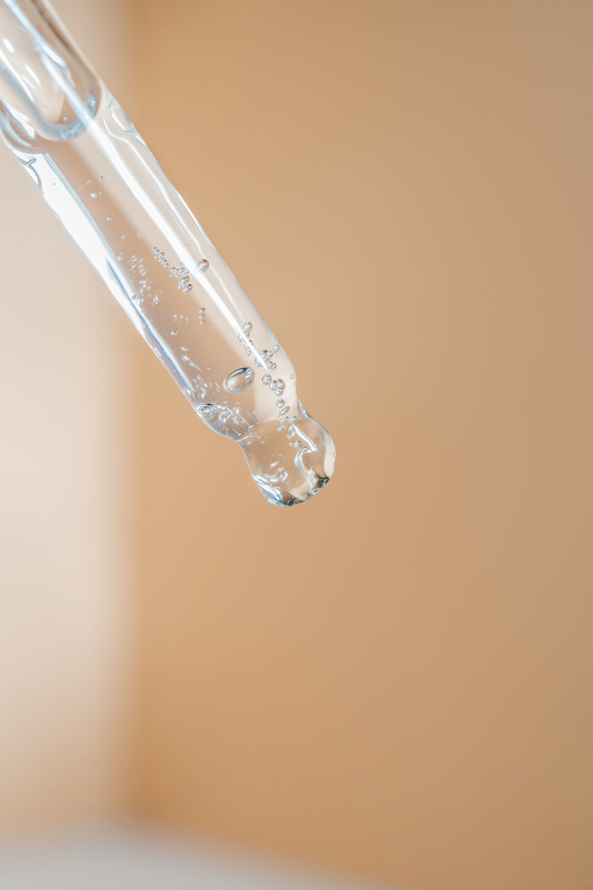 CLOSE-UP OF ICE CRYSTALS AGAINST BLURRED BACKGROUND