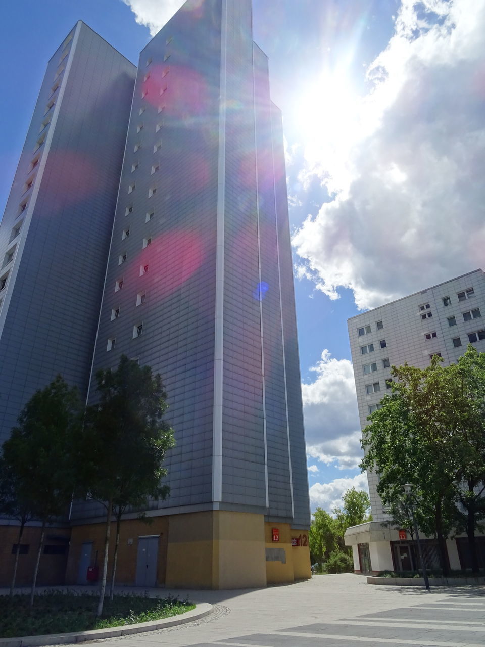 LOW ANGLE VIEW OF BUILDING AGAINST SKY