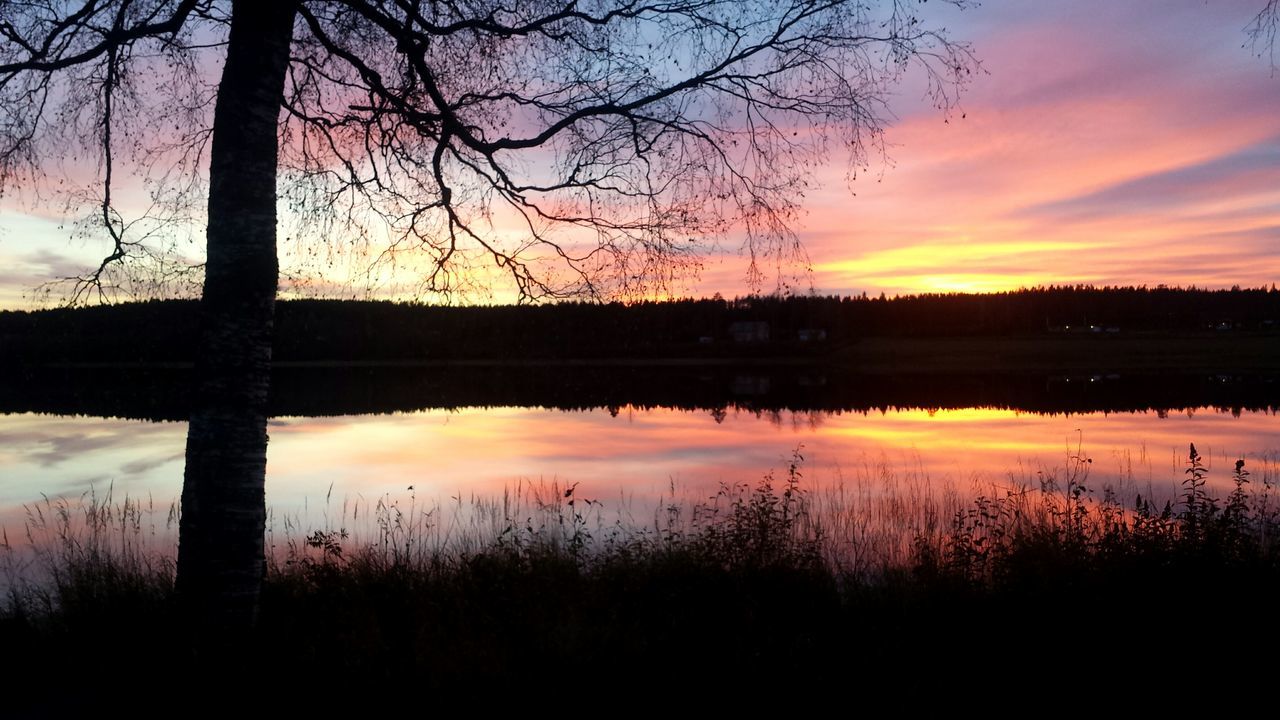 sunset, tranquil scene, tranquility, water, lake, reflection, silhouette, scenics, beauty in nature, sky, tree, nature, idyllic, cloud - sky, bare tree, orange color, lakeshore, majestic, non-urban scene, calm