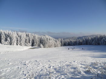 Scenic view of snow covered field against sky