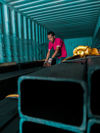 Unload hollow iron in container