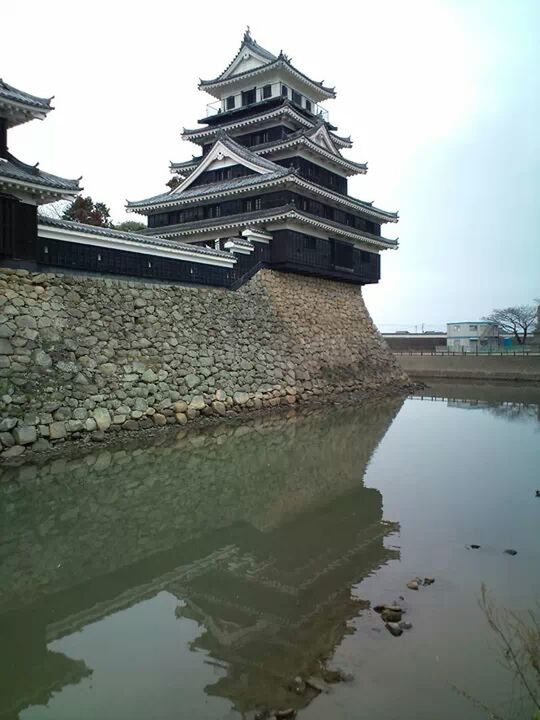 architecture, built structure, building exterior, water, reflection, waterfront, clear sky, lake, sky, river, day, outdoors, building, canal, no people, standing water, bird, history, nature, travel destinations