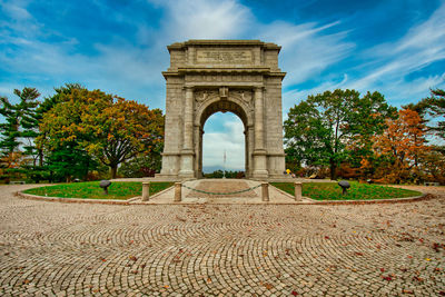 The national memorial arch at valley forge national park on an autumn day with clear blue skies