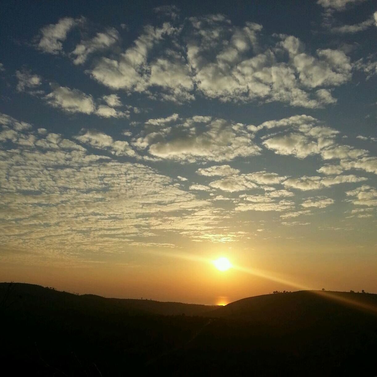 sunset, tranquil scene, scenics, tranquility, sun, landscape, beauty in nature, sky, silhouette, nature, mountain, sunbeam, idyllic, sunlight, cloud - sky, non-urban scene, cloud, horizon over land, mountain range, orange color