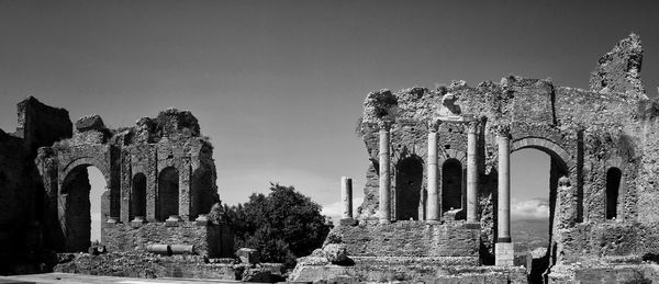 Old ruin building against sky