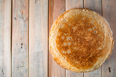 Appetizing thin pancakes on a wooden background. russian food for the holiday maslenitsa. 