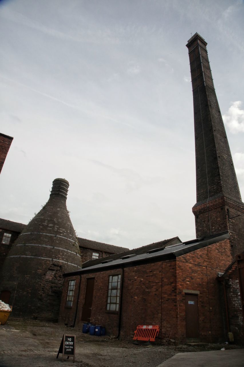 LOW ANGLE VIEW OF HISTORIC BUILDING AGAINST SKY