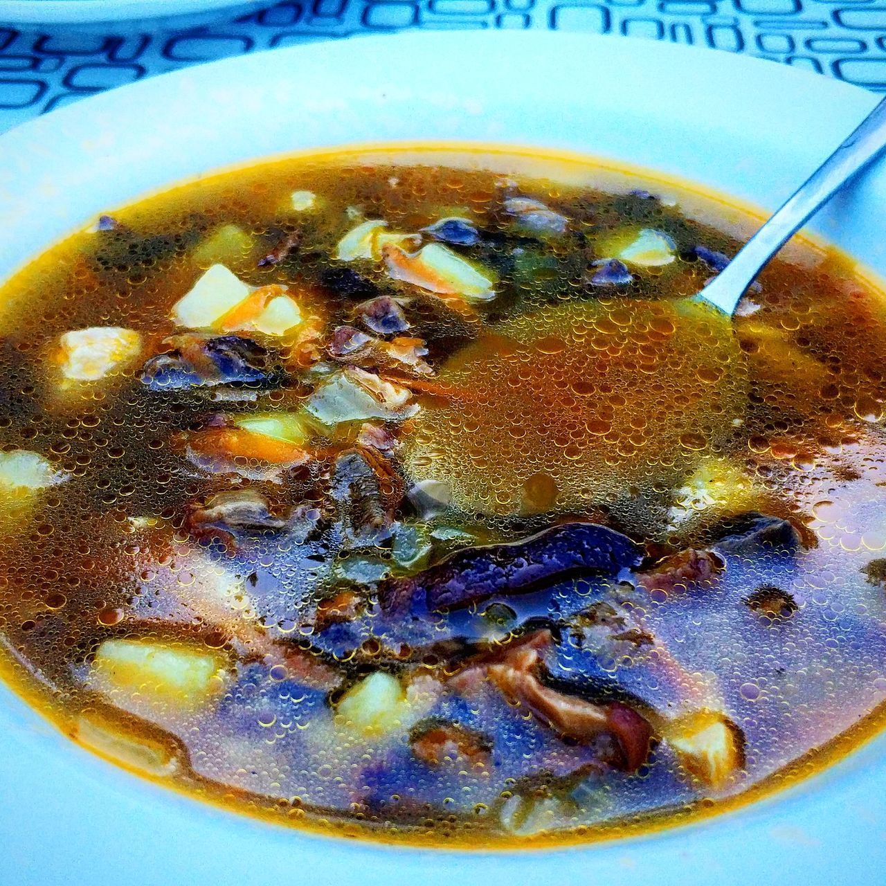 HIGH ANGLE VIEW OF SOUP IN GLASS BOWL