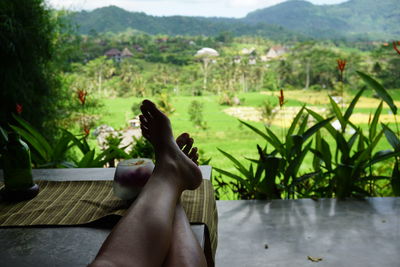 Girl enjoy view of rice fields and hills. natural beauty in remote sidemen, karangasem, bali. 