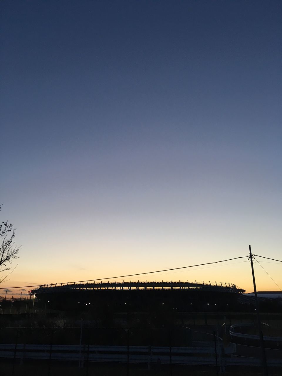 LOW ANGLE VIEW OF BUILT STRUCTURE AGAINST SKY