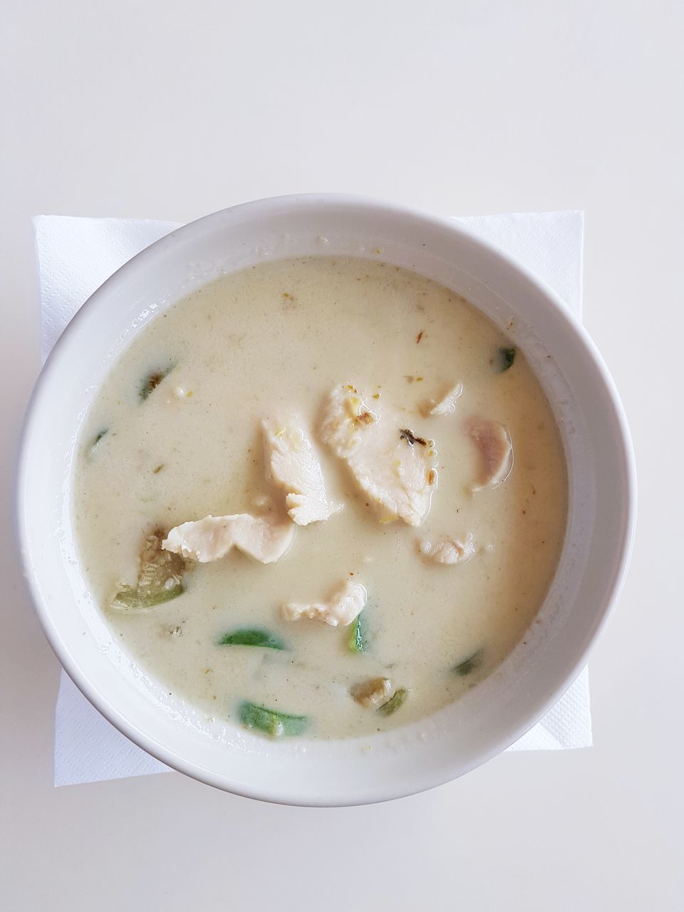 CLOSE-UP OF SOUP IN BOWL