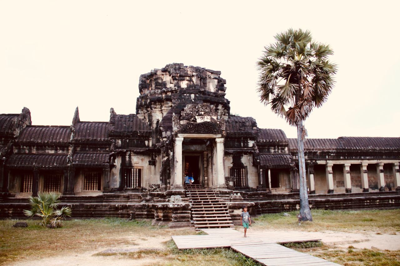 LOW ANGLE VIEW OF OLD BUILDING