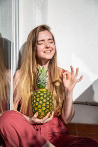 Portrait of a smiling young woman holding food