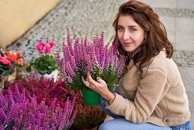 Young woman holding flowers