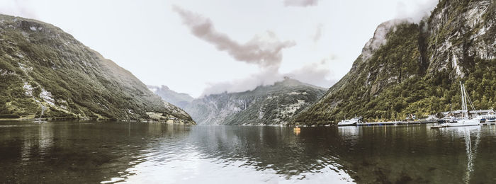 Panoramic view of lake and mountains against sky