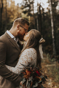 Side view of young couple on tree