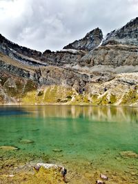 Hidden lake, below mount richardson on skoki circuit trail, banff national park, canada. 