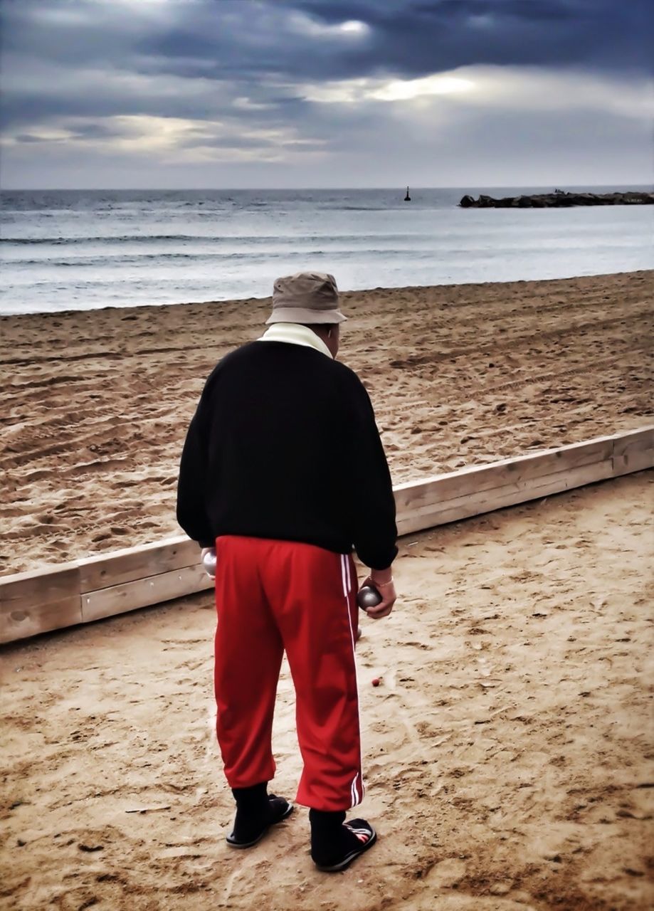 sea, horizon over water, beach, rear view, water, shore, sky, sand, lifestyles, leisure activity, men, standing, full length, person, tranquil scene, tranquility, scenics, beauty in nature