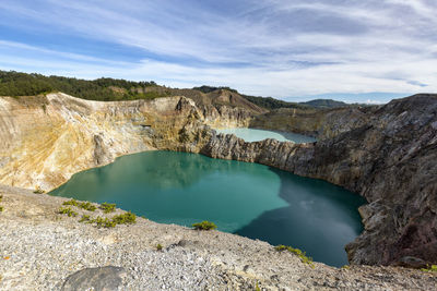 Panoramic view of lake and mountains against sky