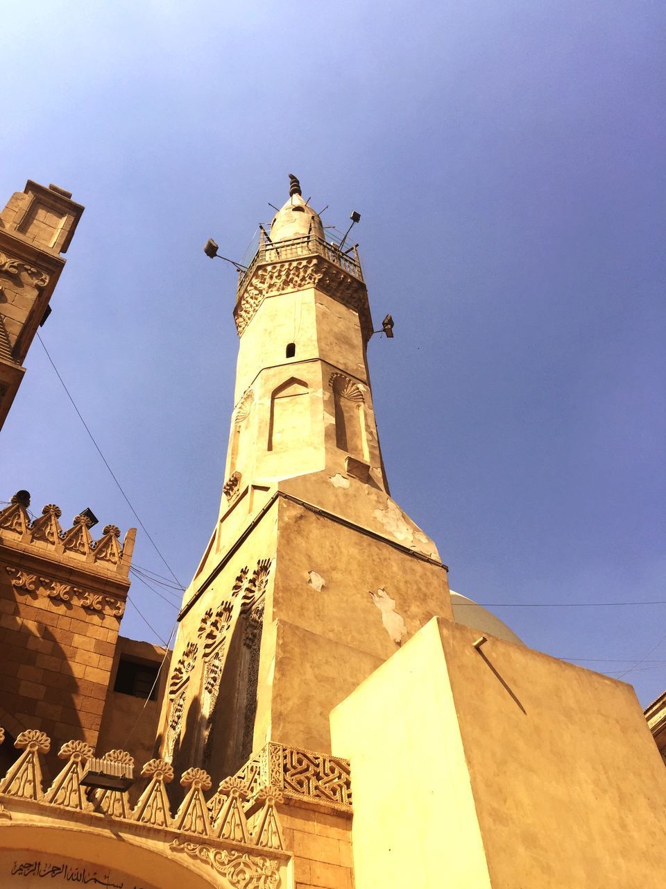 LOW ANGLE VIEW OF CATHEDRAL AGAINST SKY