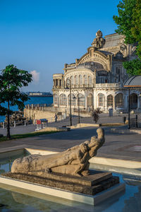 Statue of historic building against sky