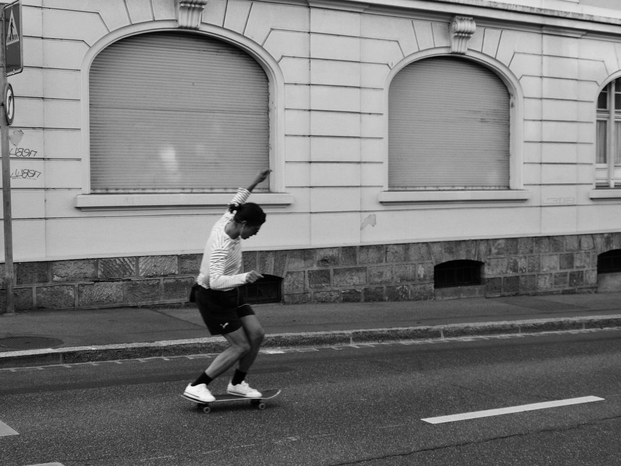 SIDE VIEW OF A BOY RUNNING IN CITY