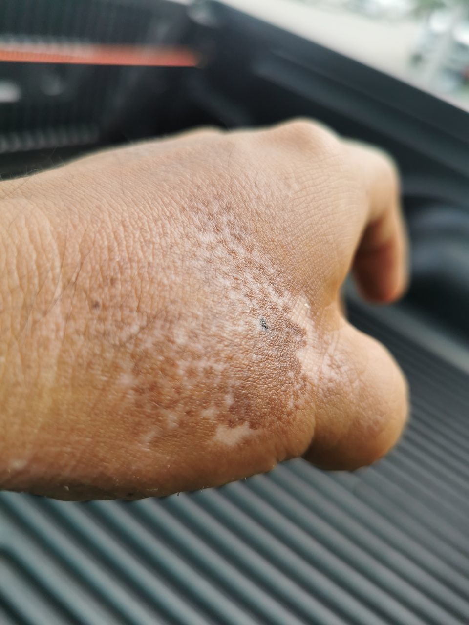 CLOSE-UP OF MAN HAND ON TABLE