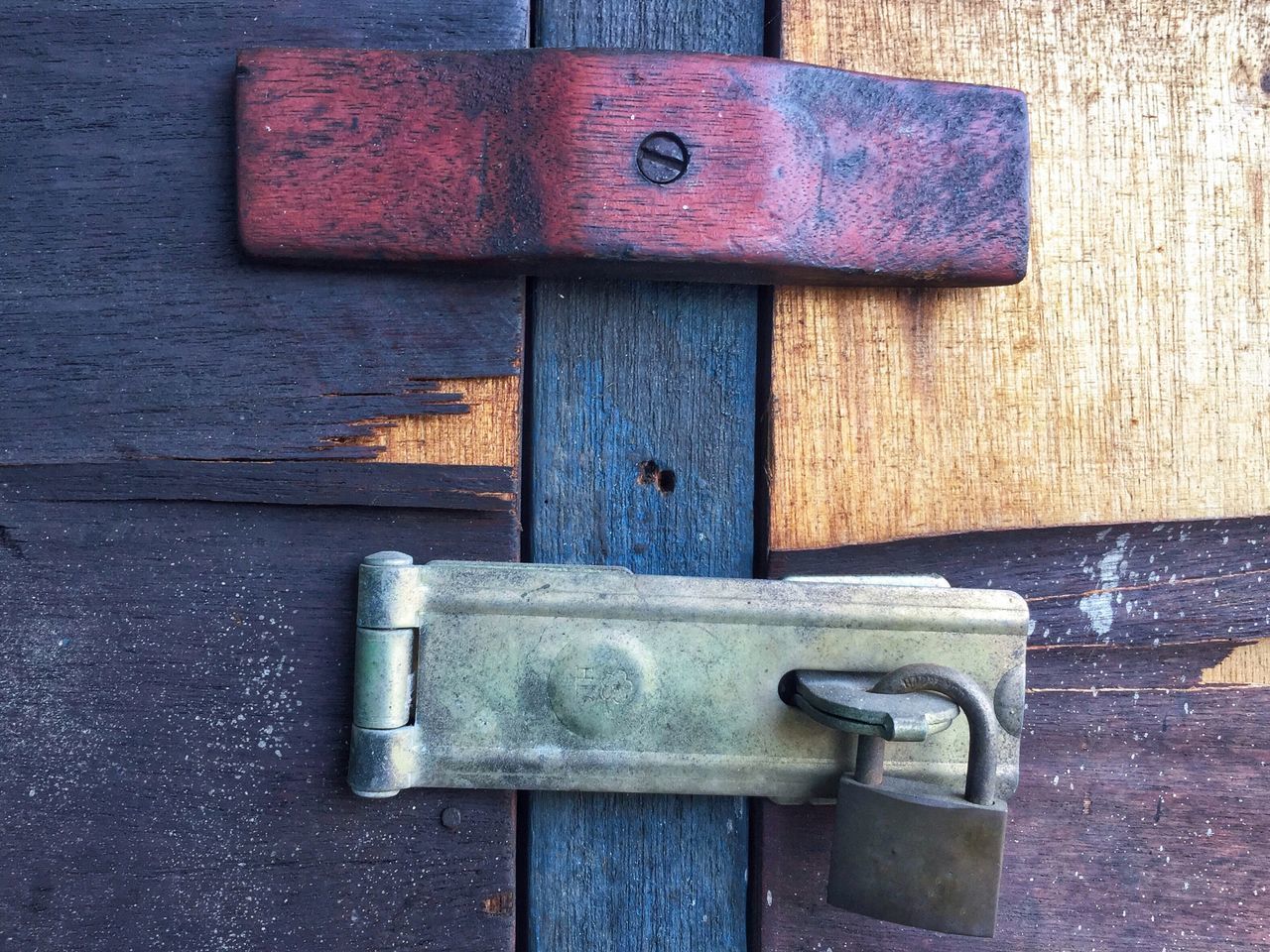 CLOSE-UP OF OLD RUSTY METAL DOOR