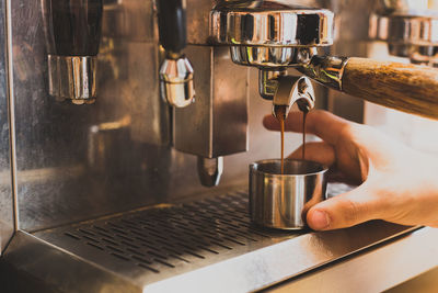 Close-up of hand holding coffee cup