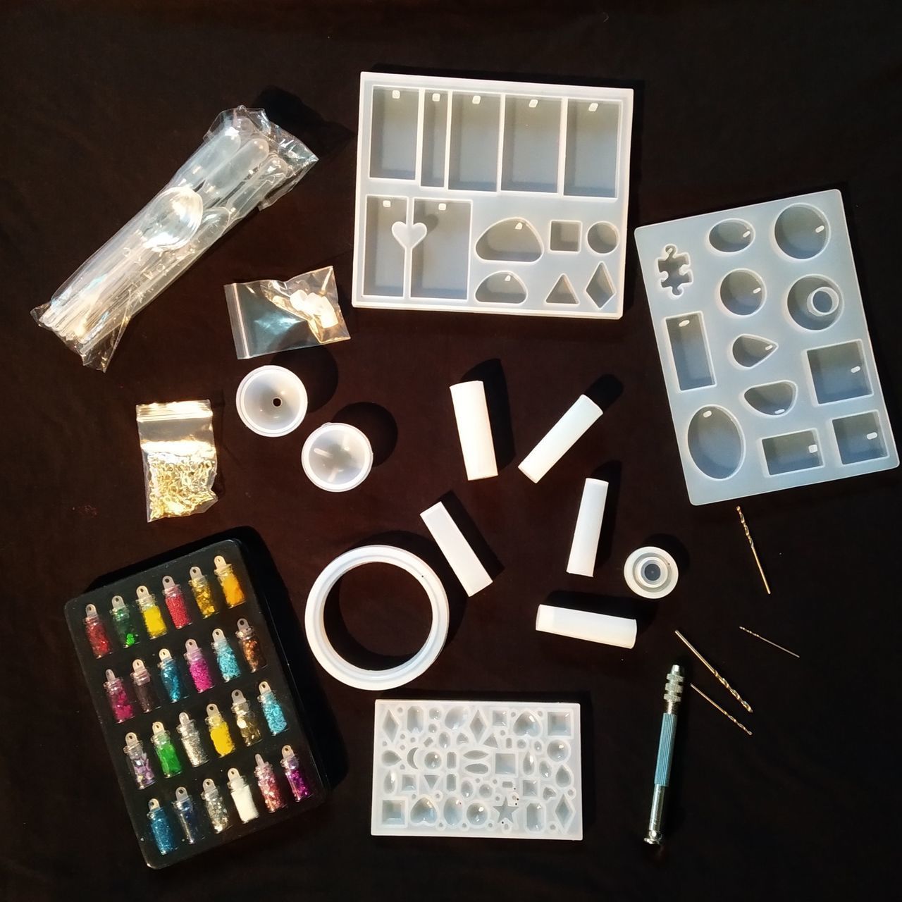 HIGH ANGLE VIEW OF MULTI COLORED OBJECTS ON TABLE