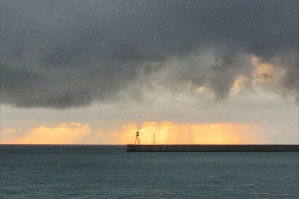 SCENIC VIEW OF SEA AT SUNSET