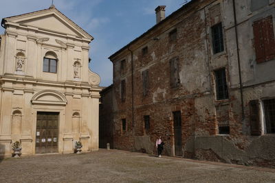 Vista della chiesa di sabbioneta