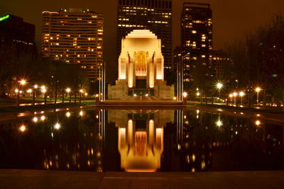 Anzac war memorial in hyde park at night