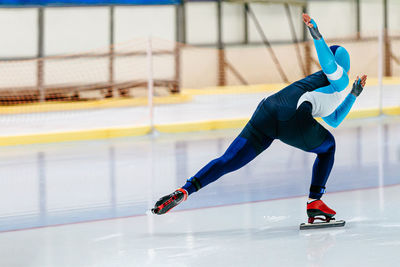 Female skater run at speed skating competition