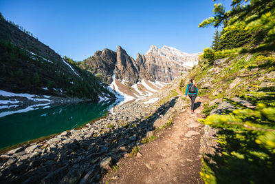 Hiking along lake agnes high above the canadian rockies in lake louise