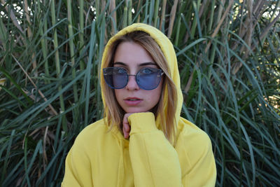Portrait of beautiful young woman wearing sunglasses