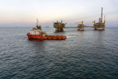 Anchor handling tugboat maneuvering while performing anchor deployment at platform vicinity