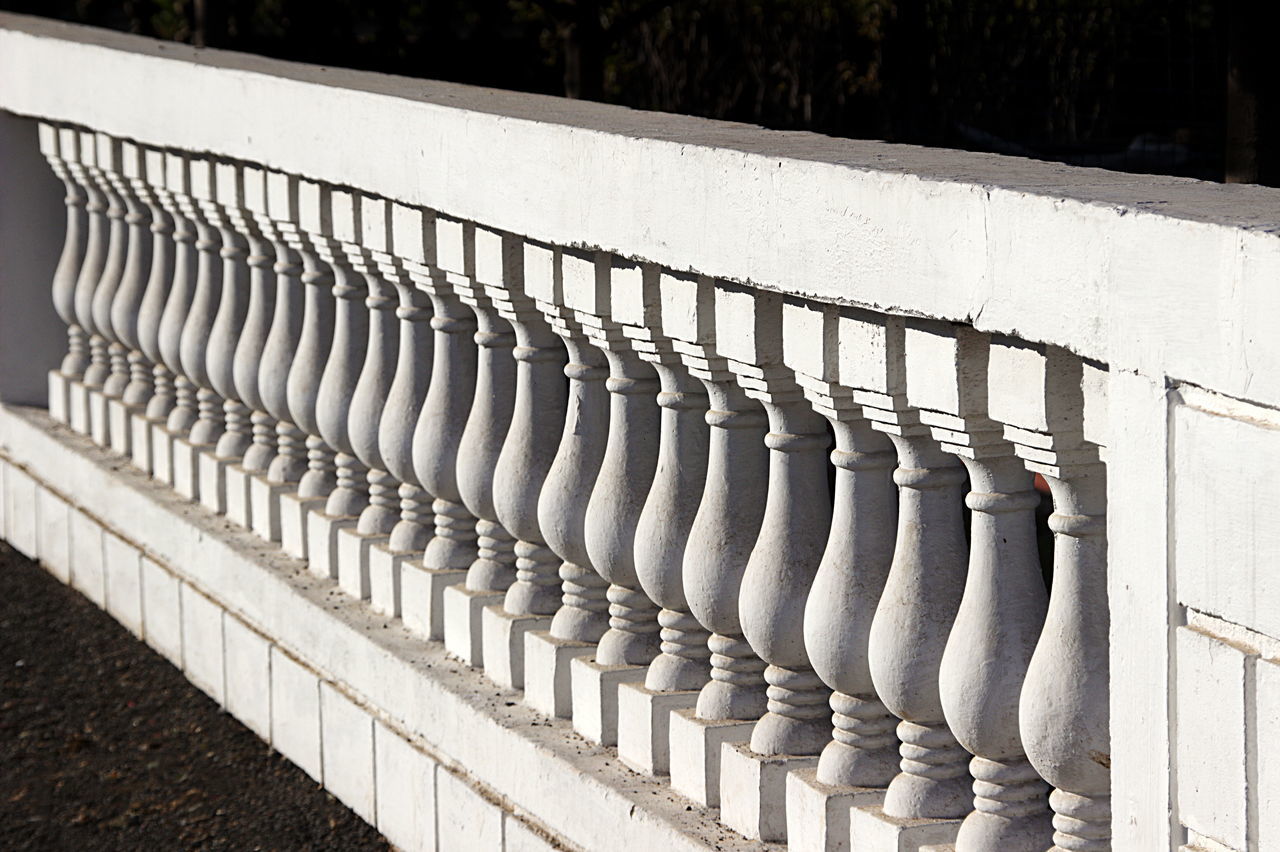 HIGH ANGLE VIEW OF RAILING IN ROW